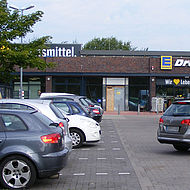 Parkplatz vor dem EDEKA Drews in Tangstedt